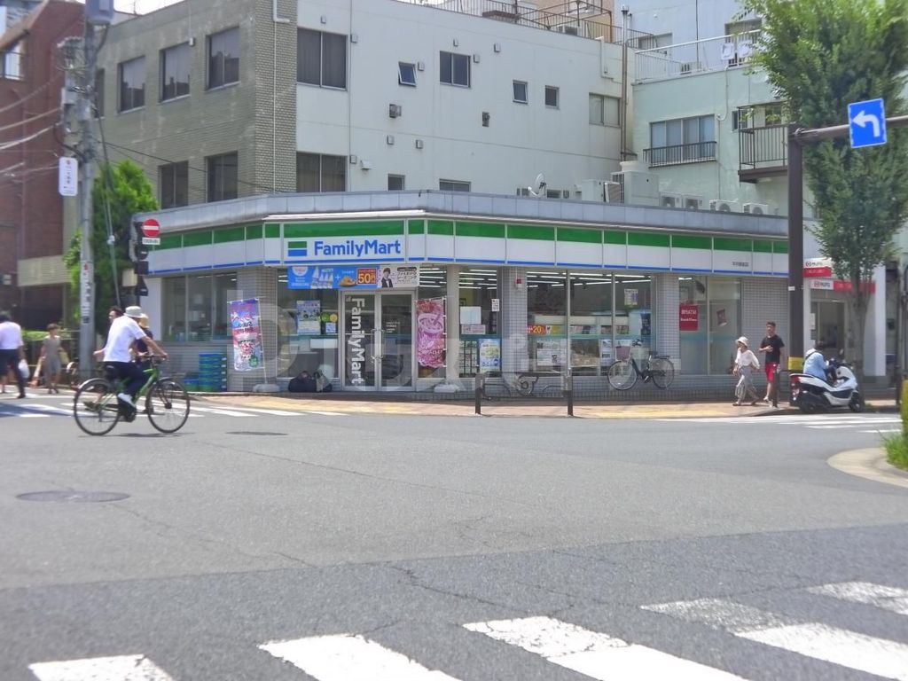 コンビニ　ファミリーマート平井駅前店（コンビニ）まで40m