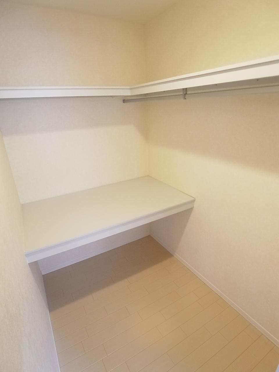 収納　奥行きのあるウォークインクローゼット