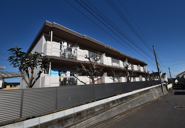 建物外観　★程よい緑に囲まれた、居心地のよい物件です★