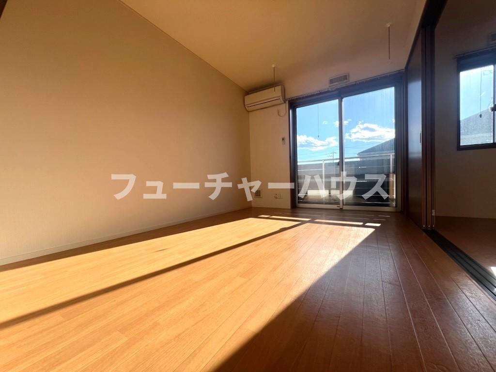 居室・リビング　※202号室画像です