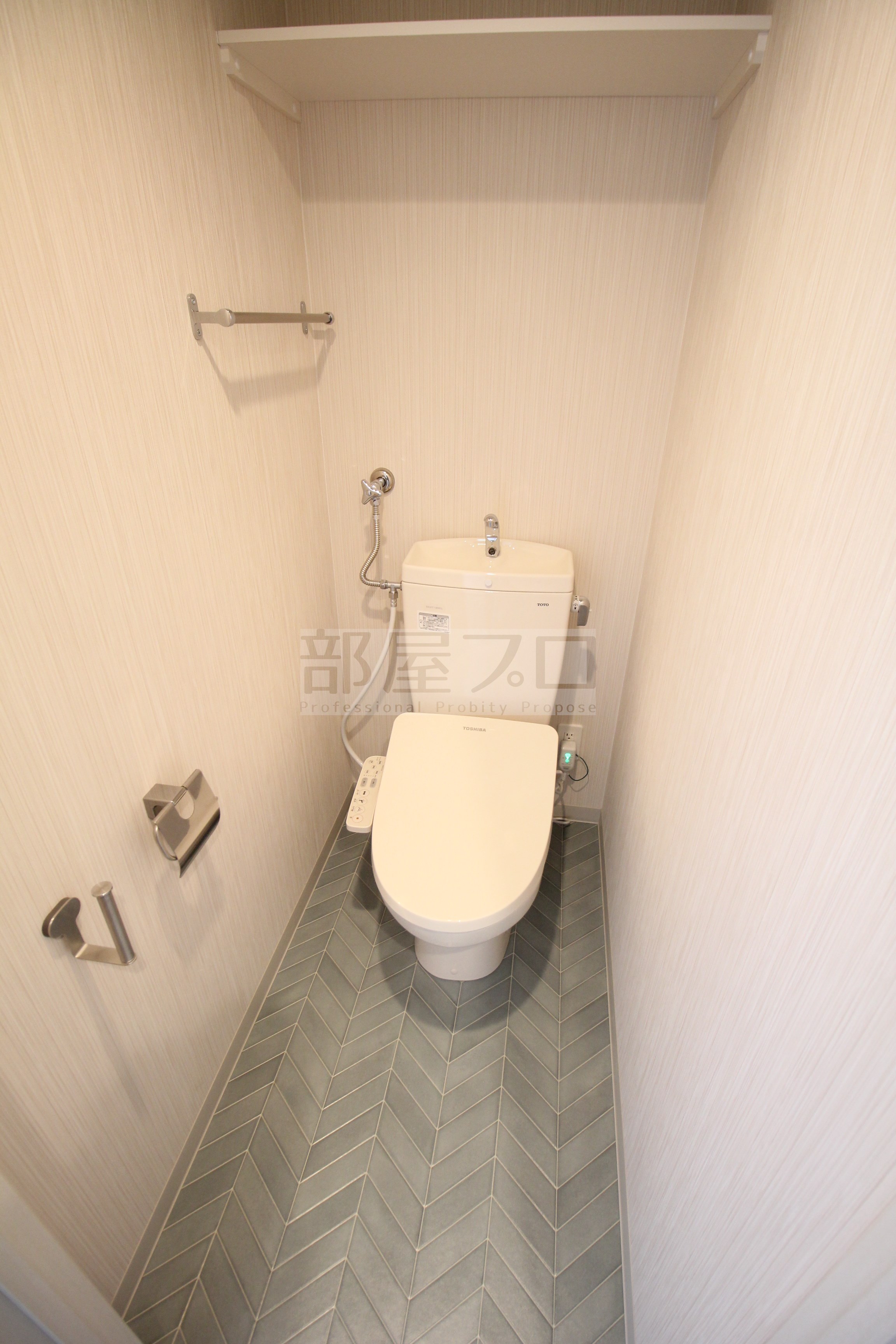 トイレ　トイレは温水洗浄便座付きです