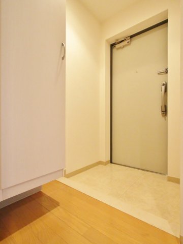 玄関　参考写真（同物件別部屋）