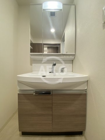 洗面設備　プレサンス梅田東クォーレ　独立洗面台