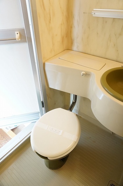 トイレ　清潔感ある洋式トイレです☆丸洗い可能でお掃除も楽々！！