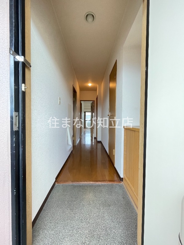 玄関　改装中　同型別部屋写真