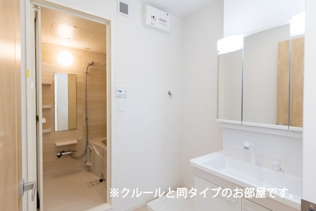 洗面設備　コンパクトで使いやすい洗面所
