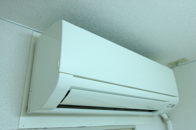 その他設備　きれいなエアコンが付いてますねー！