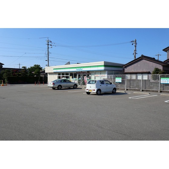 コンビニ　ファミリーマート富山四方店（コンビニ）まで1900m