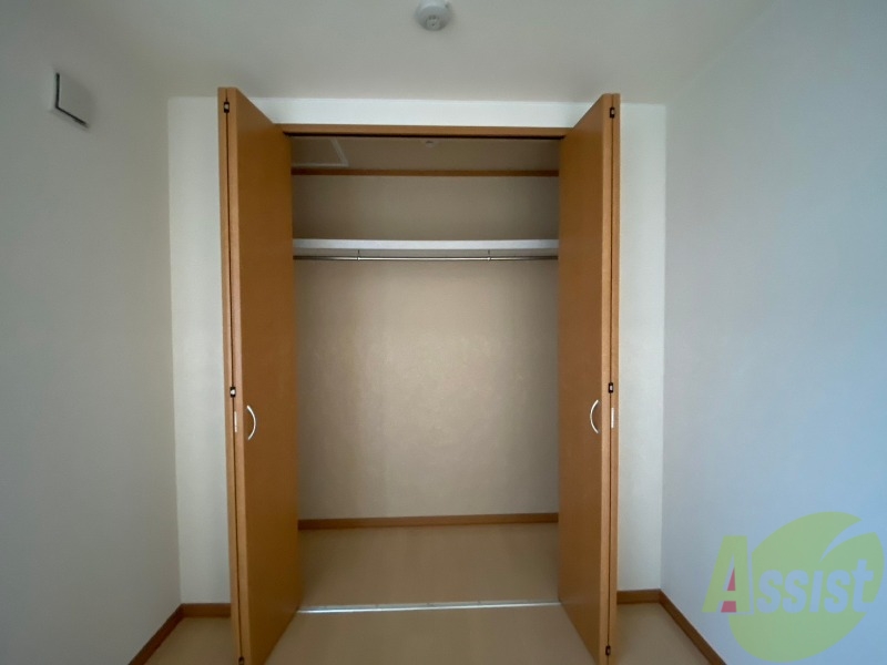 収納　寝室の収納です。部屋がすっきり片付きます。
