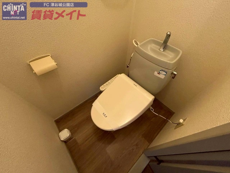 トイレ　同じ物件、別部屋の写真です