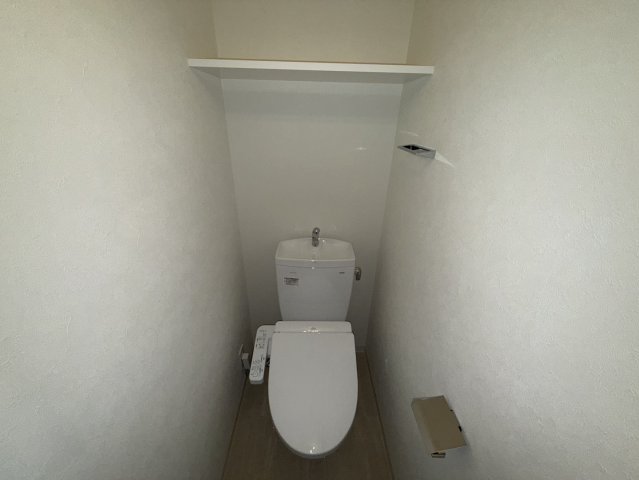 トイレ　同物件別部屋写真