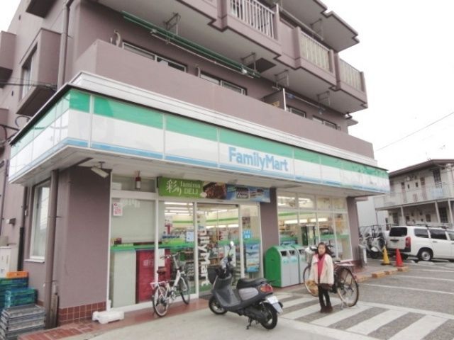 コンビニ　ファミリーマート川崎向ヶ丘店（コンビニ）まで360m