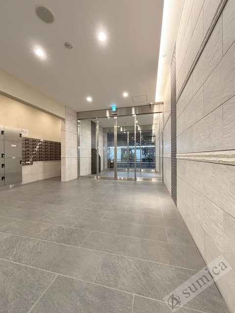 ロビー　落ち着いたエントランス。マンションを演出します。