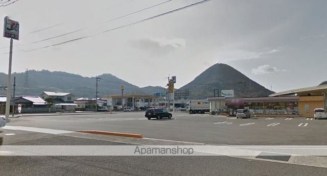 コンビニ　セブンイレブン高松中間町（コンビニ）まで896m