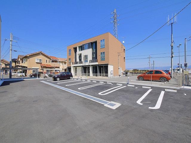 駐車場　駐車場に車を止められます