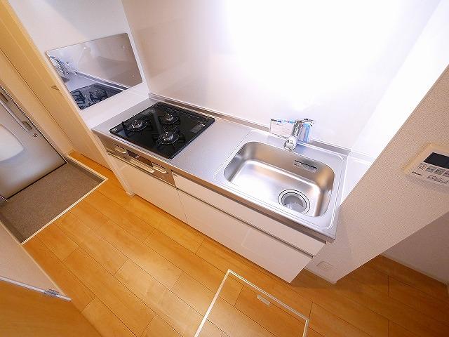 キッチン　コンパクトなキッチンで掃除もラクラク
