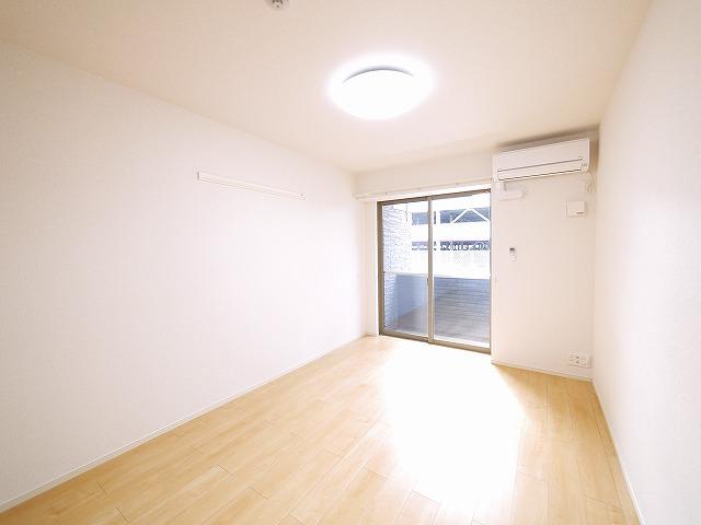 その他部屋・スペース　広くて明るい寝室