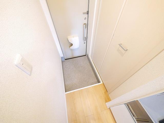 玄関　収納もある玄関です