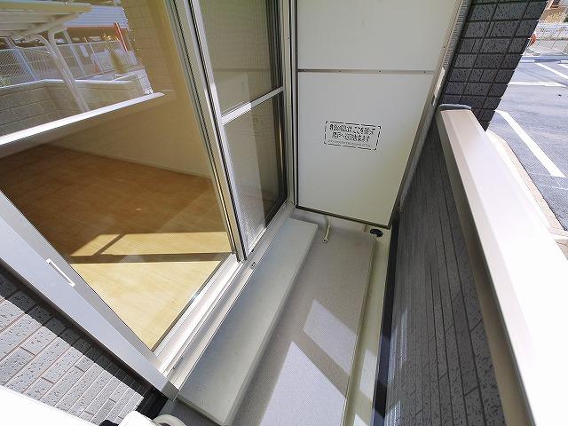 バルコニー　お洗濯にも便利なバルコニー付き