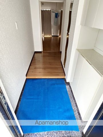 ＪＲ東海道本線 袋井駅 バス乗車時間：11分 最寄りバス停で下車 徒歩4分 3階建 築34年の玄関写真