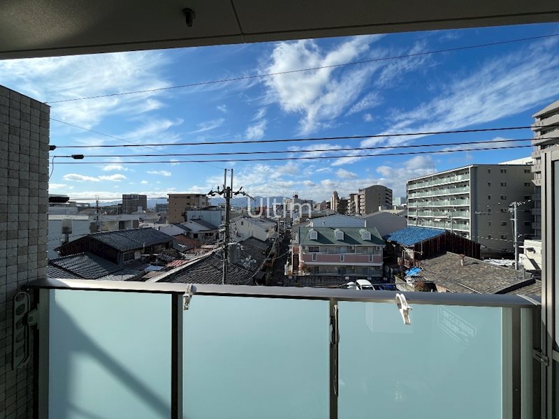 バルコニー　違うお部屋の写真です。ご参考までに