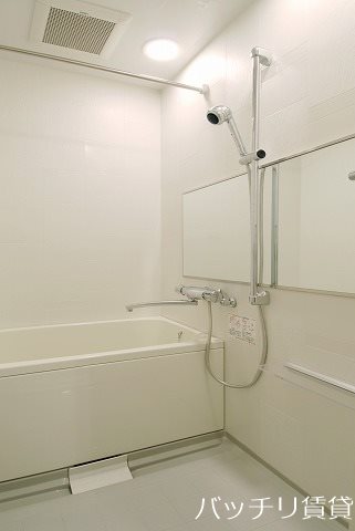 バス・シャワールーム　別号室タイプの為、現状を優先致します。