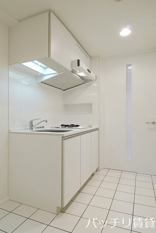 キッチン　別号室タイプの為、現状を優先致します。