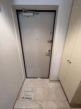 玄関　※別部屋の参考写真です。