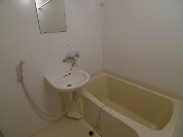 バス・シャワールーム　※別部屋の参考写真です。