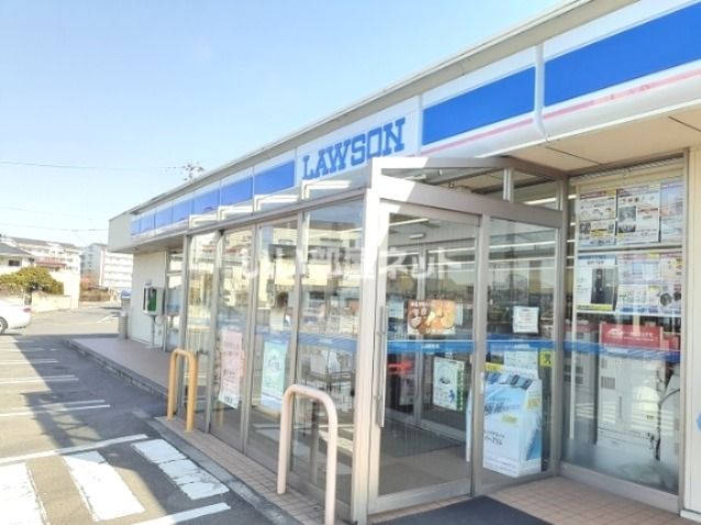コンビニ　ローソン鏡石本町店（コンビニ）まで198m