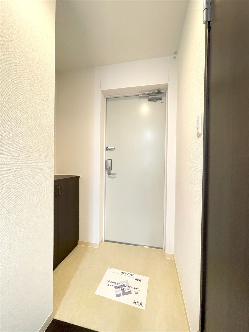 玄関　※写真は別室です。