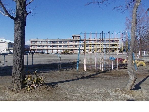 小学校　福島市立佐倉小学校（小学校）まで2500m