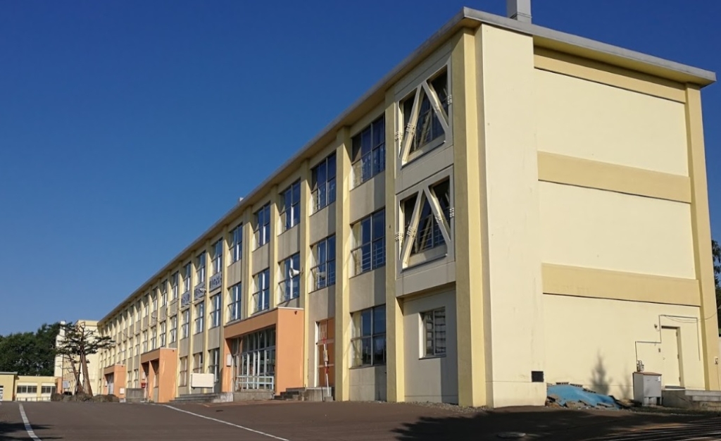 小学校　北広島市立東部小学校（小学校）まで483m
