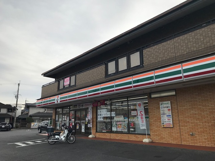 コンビニ　セブンイレブン（コンビニ）まで400m