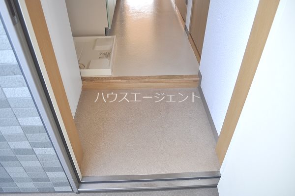 玄関　玄関にはシューズボックスあり※参考画像
