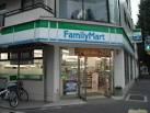 コンビニ　ファミリーマート高井戸西一丁目店（コンビニ）まで304m