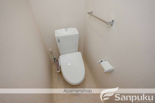 松山市 2階建 築1年のトイレ写真