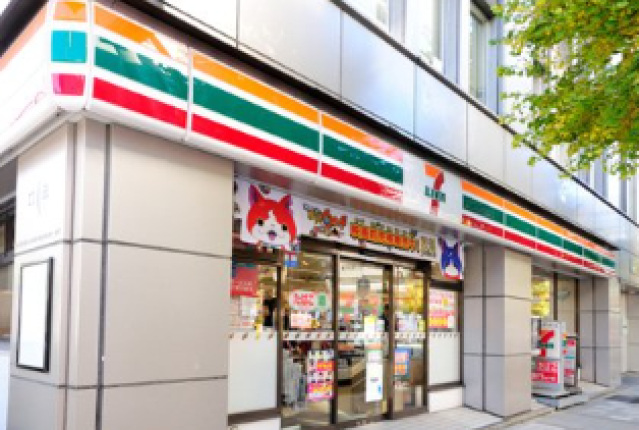 コンビニ　セブンイレブン中央区八丁堀4丁目店（コンビニ）まで115m
