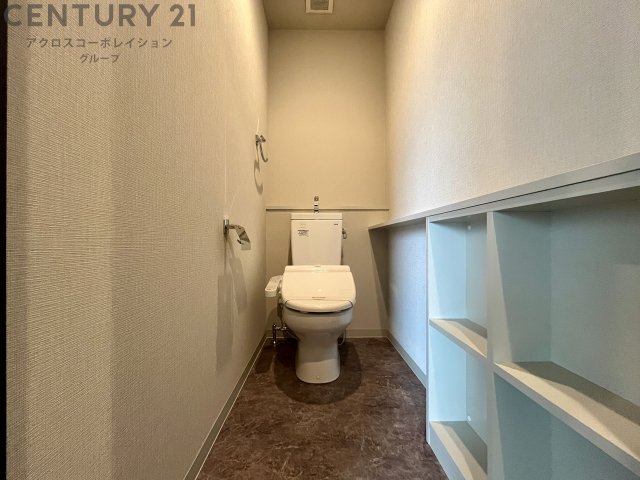 トイレ　温水洗浄便座付きのトイレです♪