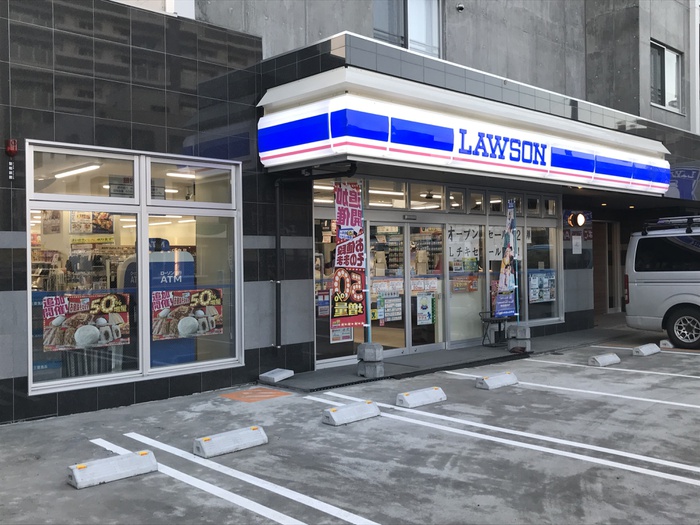 コンビニ　ローソン札幌月寒中央八丁目店（コンビニ）まで270m