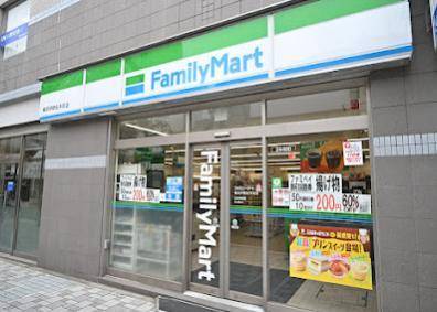 コンビニ　ファミリーマート横浜伊勢佐木町店（コンビニ）まで120m