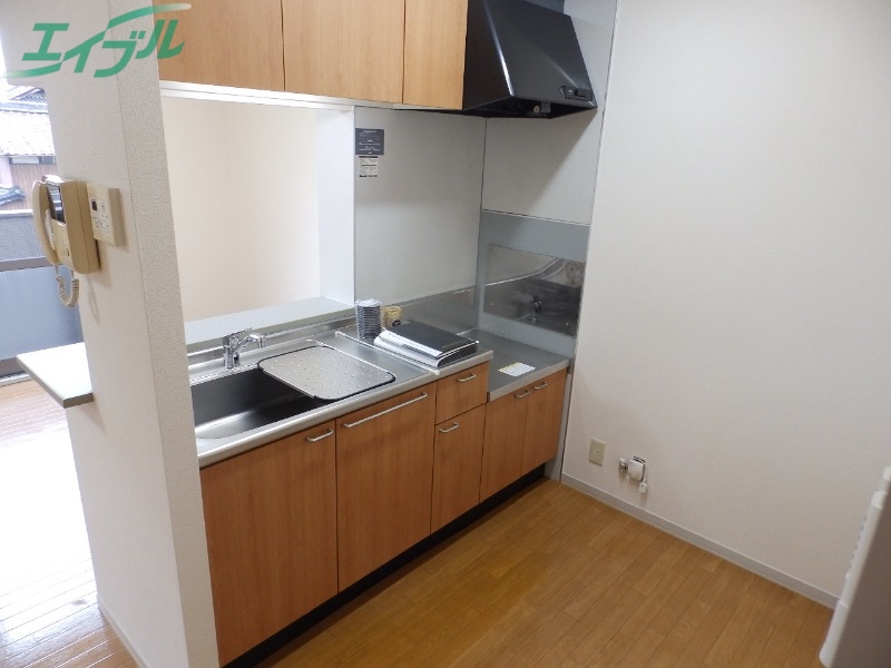 キッチン　別部屋反転参考写真です