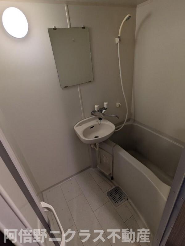 バス・シャワールーム　内装は別部屋の参考写真です。