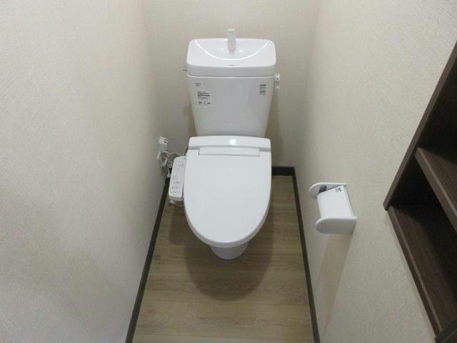 トイレ　1F