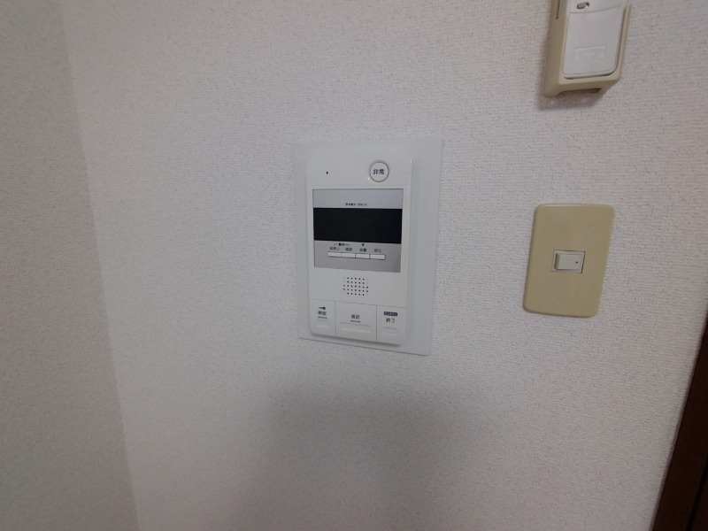 セキュリティ　ＴＶモニター付インターホンです。来客者の顔が見えるので安心！