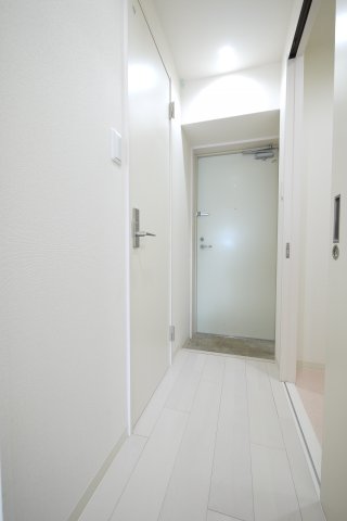 玄関　※写真は別の部屋のものです。