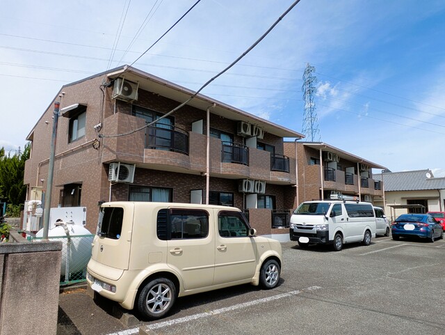 建物外観　☆鉄筋コンクリートの２階建てマンション☆
