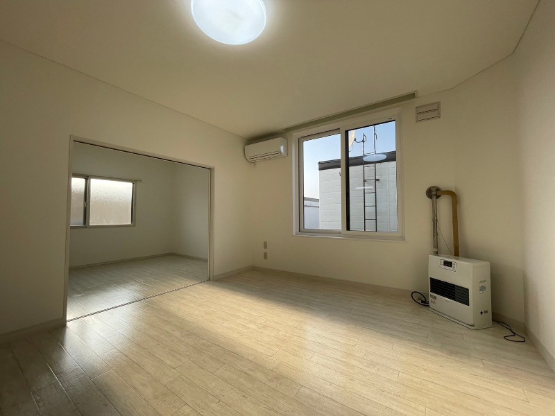 居室・リビング　広くてキレイなお部屋が広がっていて、充実した生活が送れそう。
