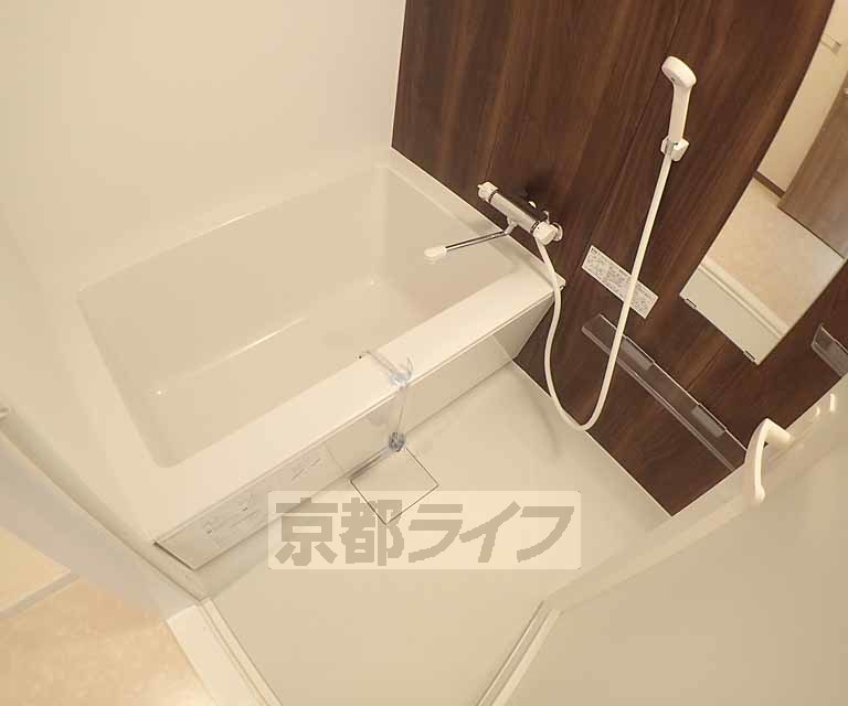 バス・シャワールーム　高級感のあるバスルームです。
