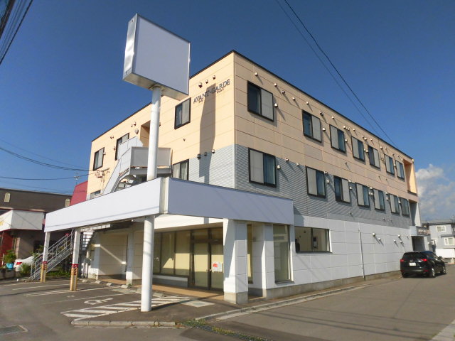 建物外観　大きな通りに面している物件